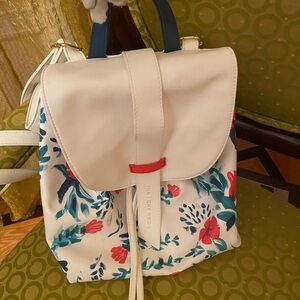 I can and I will white floral backpack, faux leather, esy to clean.